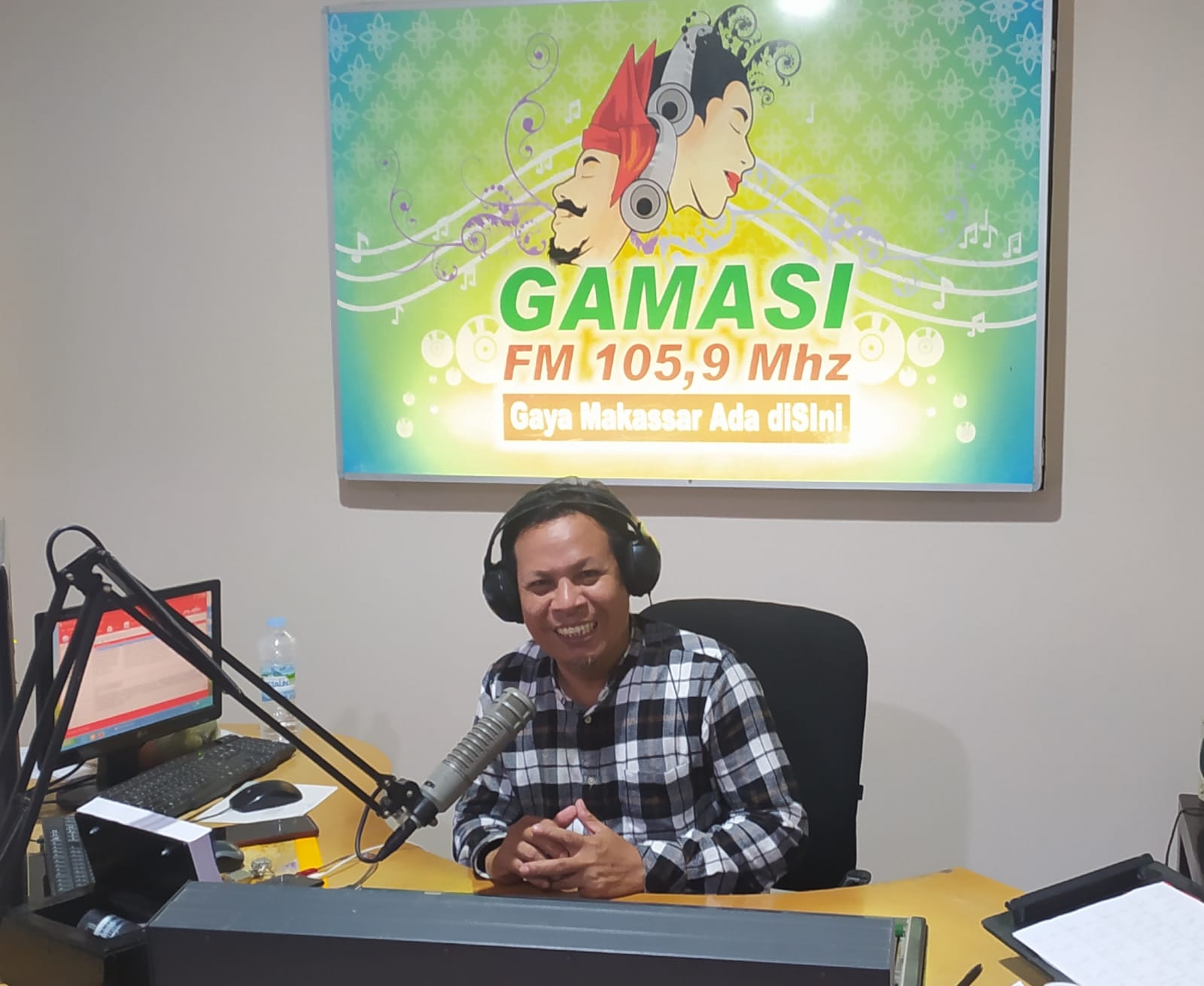 Humas PD Pasar Makassar Sosialisasi Makkita di Gamasifm Radio Gamasi